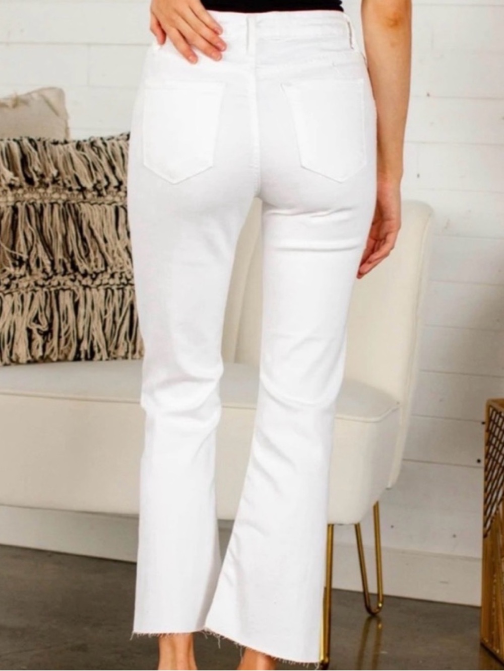 Cello White Flare High-Rise Jeans Raw Hem New with Tags  Size 9 - Picture 2 of 7